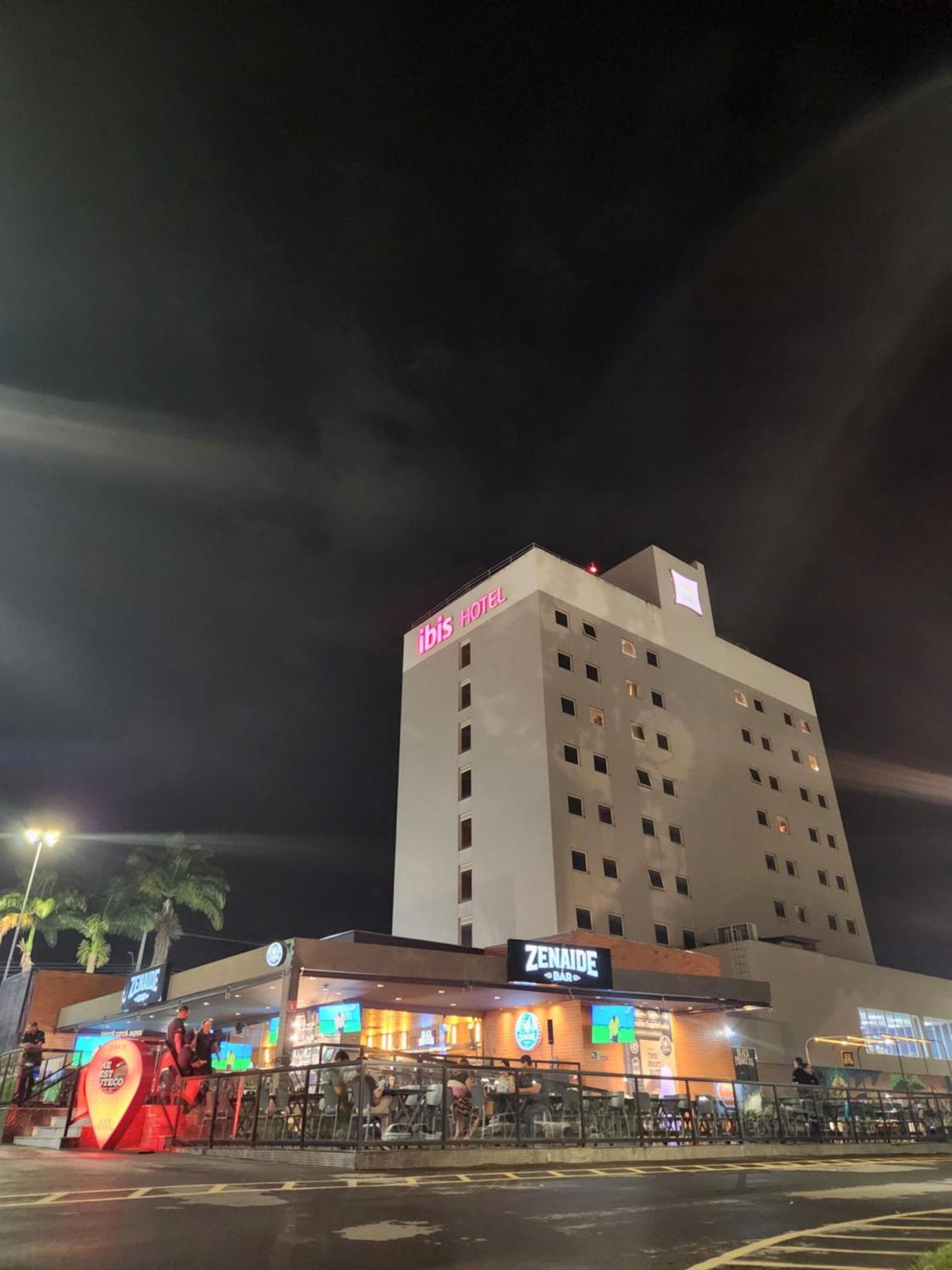 Ibis Montes Claros Shopping Hotell Exteriör bild