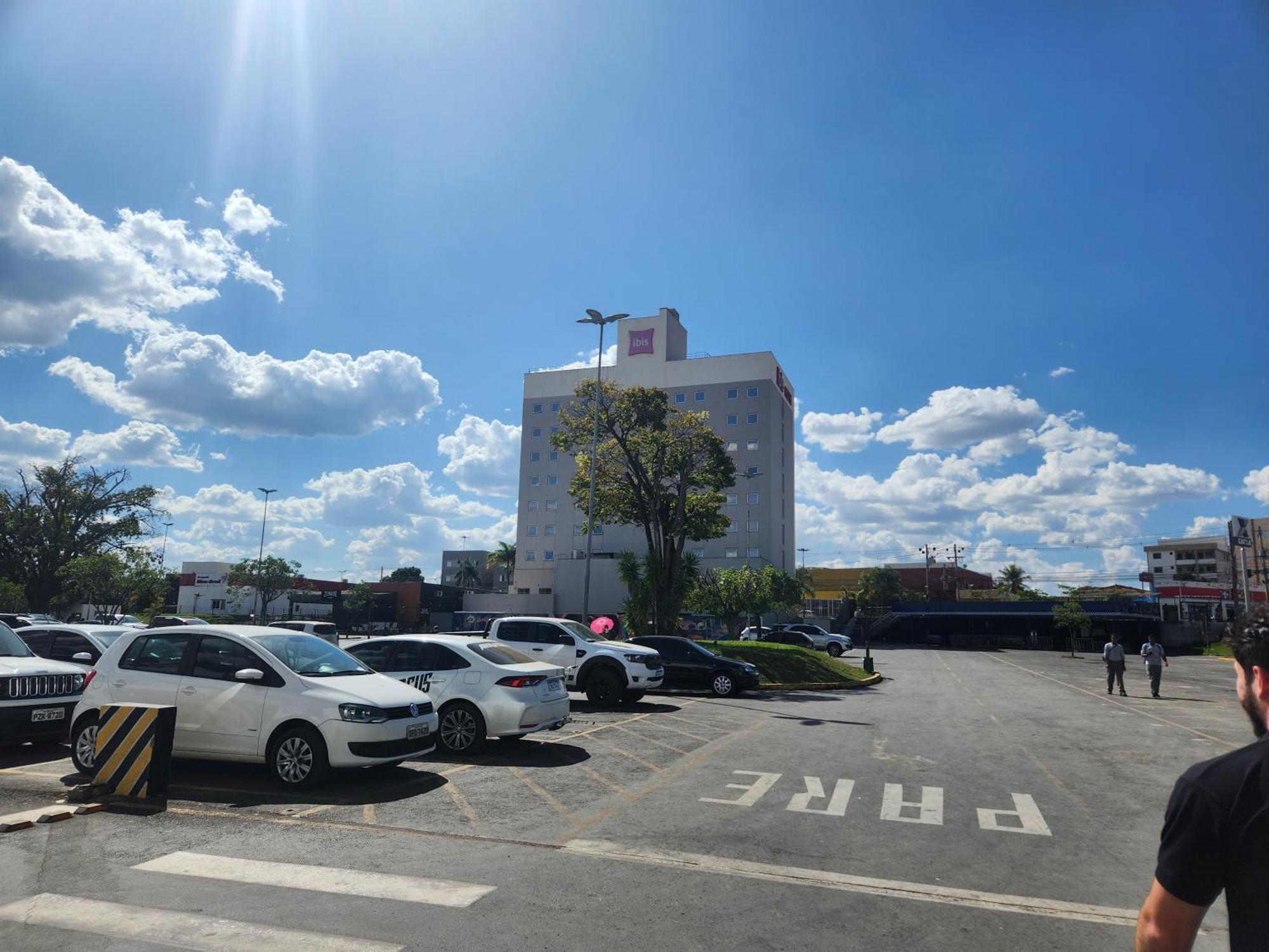 Ibis Montes Claros Shopping Hotell Exteriör bild