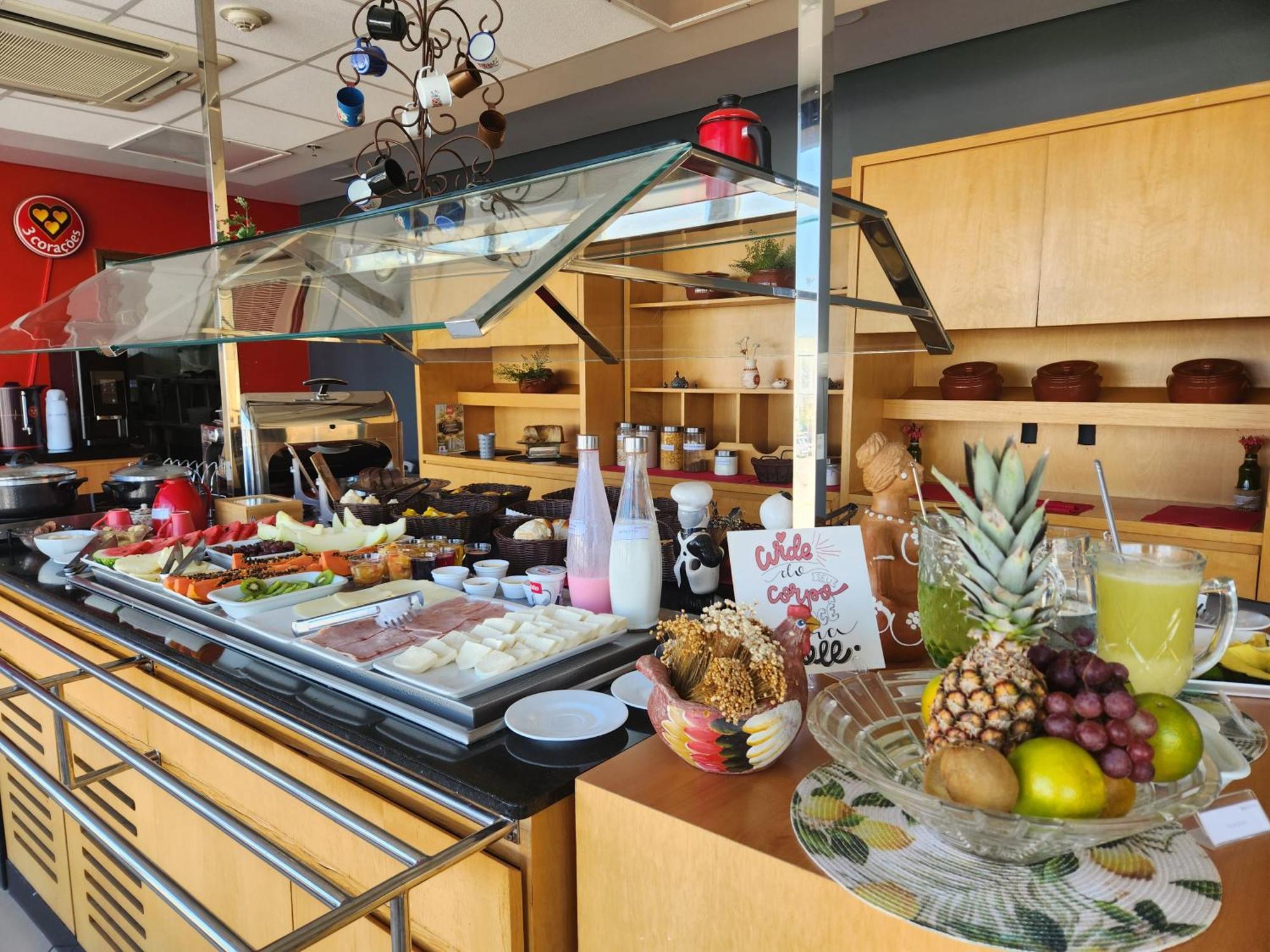 Ibis Montes Claros Shopping Hotell Exteriör bild